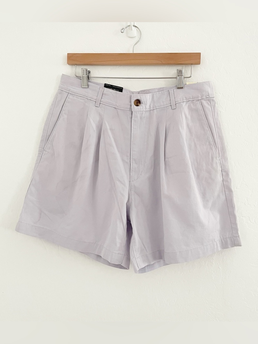 Levi’s lilac pleated trouser shorts size 31